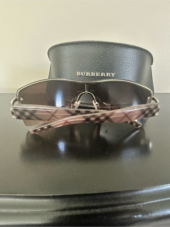 Burberry Shield Sunglasses with Brown Gradient Lenses and Gold Accents main image 4